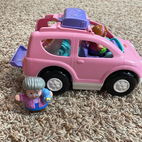 Fisher Price little people car with 3 people - Picture 3 of 6